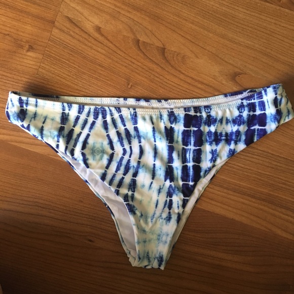 Zaful Scoop Front Knotted Tie-Dyed Bikini - Picture 6 of 6